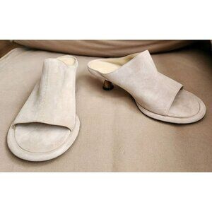 NWOB Khaite Watts Coco Suede Mule Shoes Size 36 / US 6 Conical Kitten Heel